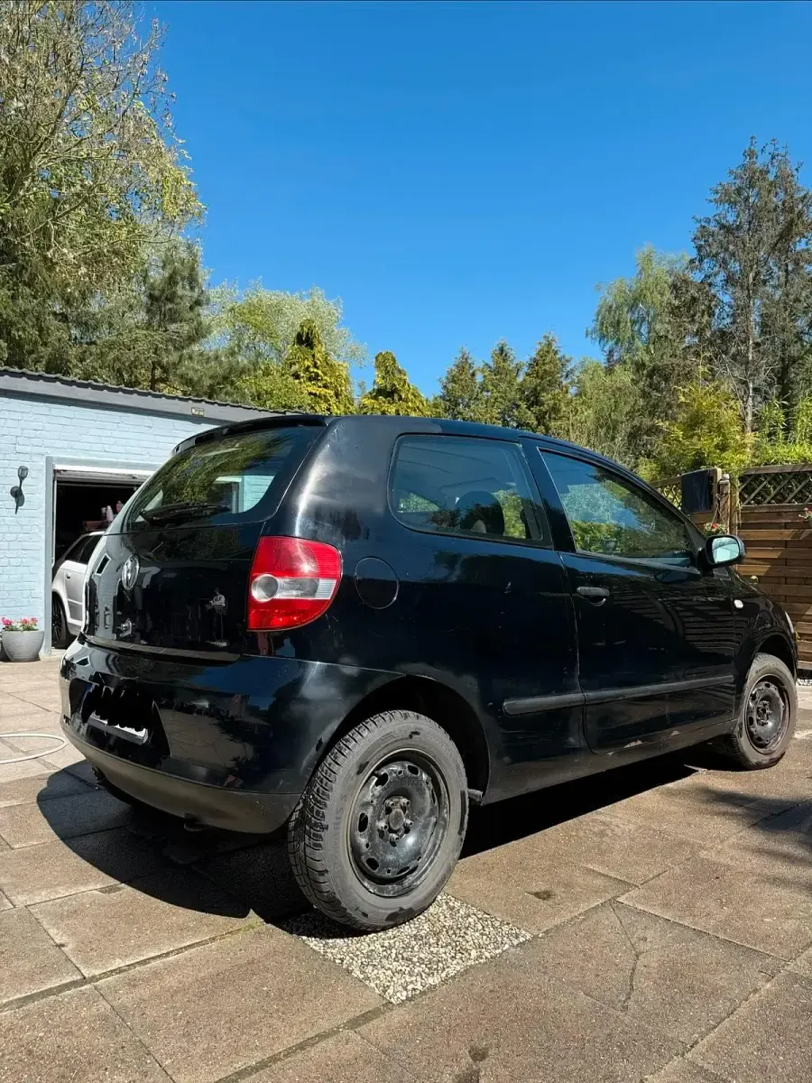Gebraucht VW Fox 54 PS (39 kW) 2005 Schwarz Kleinwagen