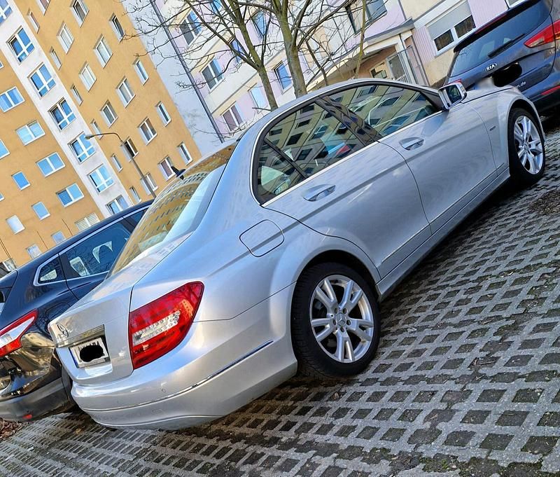 Gebraucht Mercedes C180 Avantgarde 156 PS (114 kW) 2011 Silber Limousine