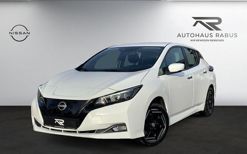 Gebraucht Nissan Leaf Acenta 110 kW (150 PS) 2022 Weiß Kleinwagen