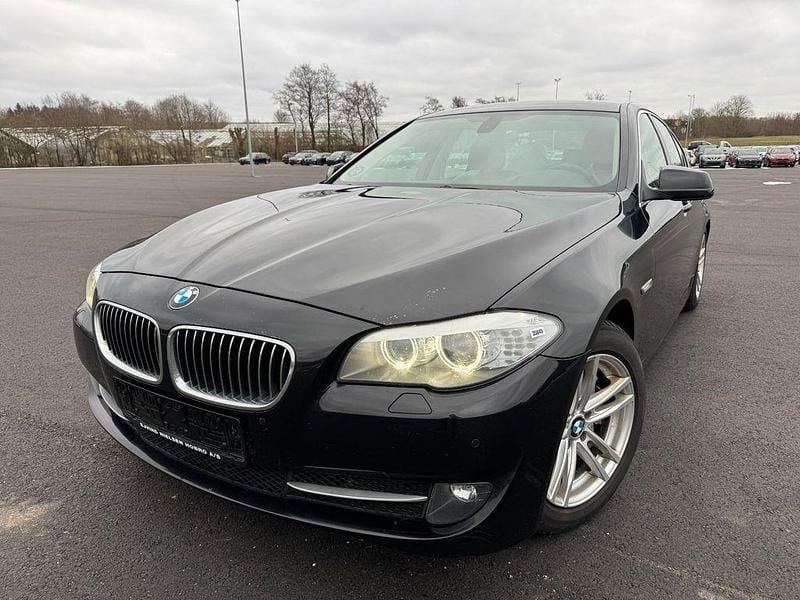 Gebraucht BMW 530 Sport Line 258 PS (189 kW) 2012 Schwarz Limousine