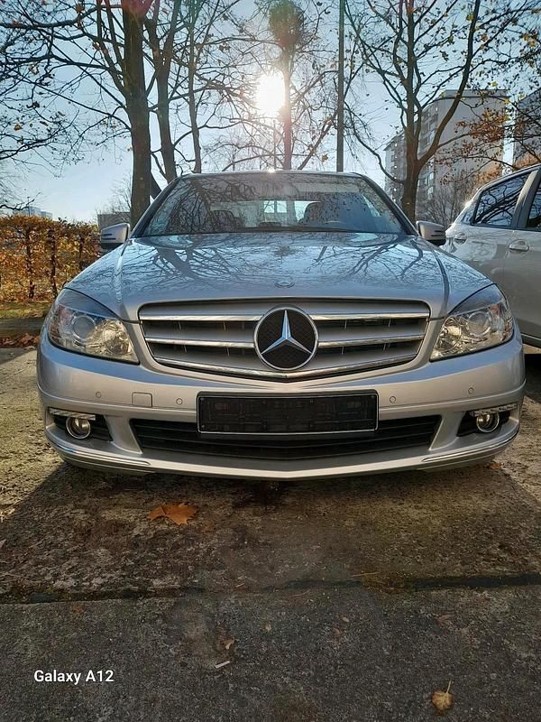 Silber Gebraucht 2010 Mercedes C180 Limousine | 6.400 € - Bild 1/4