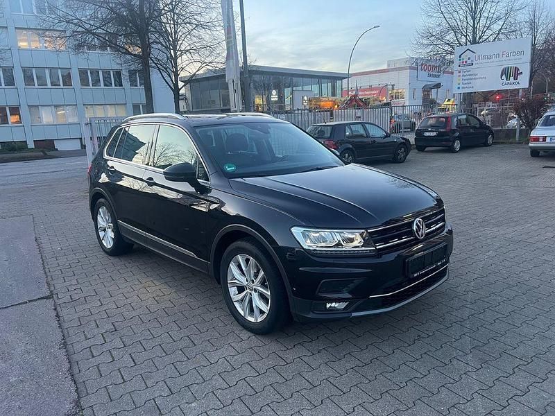 Schwarz Gebraucht 2017 VW Tiguan Highline SUV | 21.490 € (Fairer Preis) - Bild 1/4