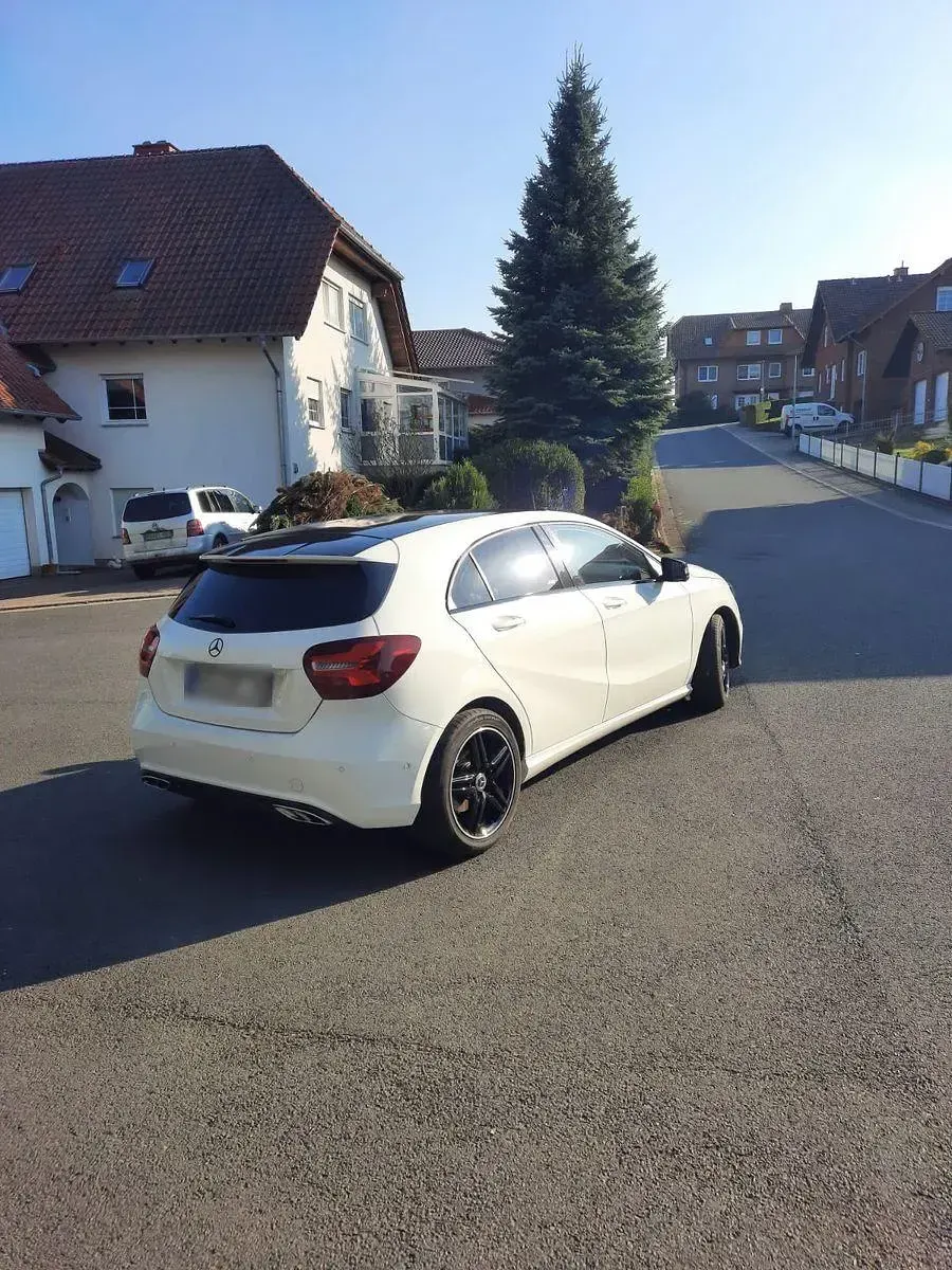 Gebraucht Mercedes A180 122 PS (89 kW) 2016 Weiß Kleinwagen