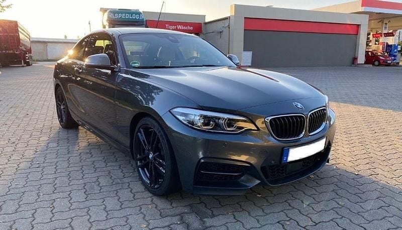 Silber Gebraucht 2018 BMW M240 M Sport Coupé | 29.200 € (Fairer Preis) - Bild 1/4