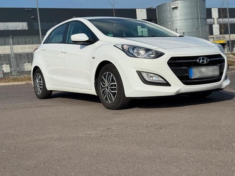 Gebraucht Hyundai i30 110 PS (80 kW) 2016 Weiß Limousine