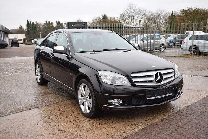Schwarz Gebraucht 2007 Mercedes C200 Avantgarde Limousine | 7.899 € (Fairer Preis) - Bild 1/4