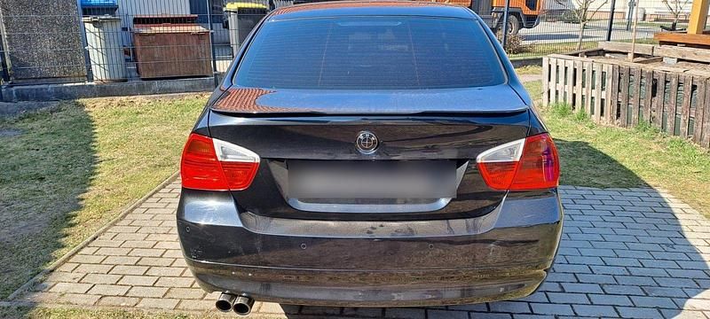 Gebraucht BMW 325 218 PS (160 kW) 2007 Schwarz Limousine