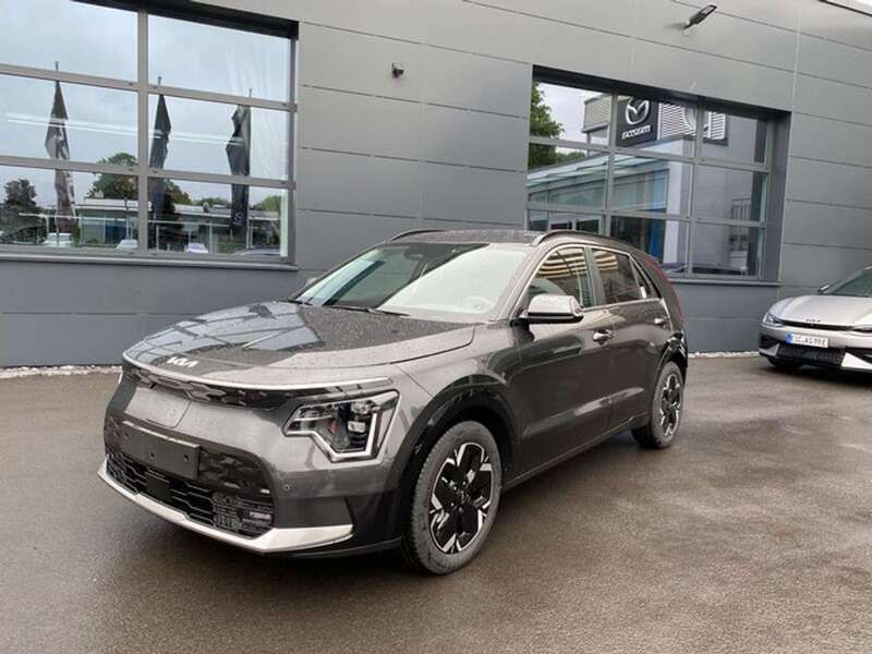 Interstellar grau metallic Gebraucht 2023 Kia e-Niro Inspiration SUV | 33.990 € (Fairer Preis) - Bild 1/4