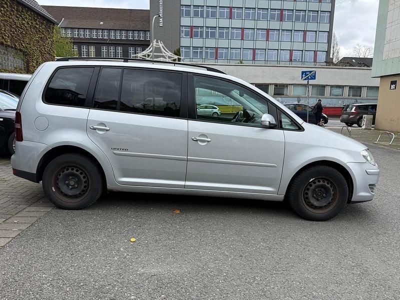 Gebraucht VW Touran 140 PS (102 kW) 2009 Silber Van / Kleinbus