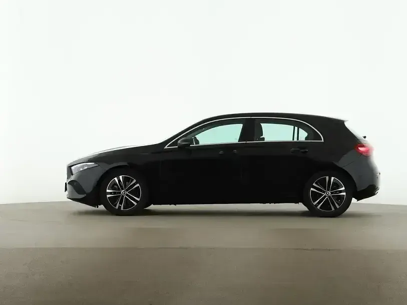 Gebraucht Mercedes A200 Progressive 163 PS (119 kW) 2025 Schwarz Limousine