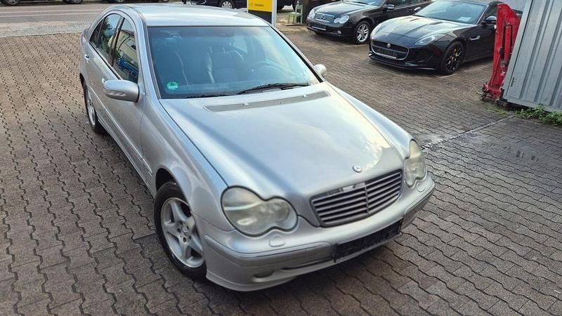 Brillantsilber Gebraucht 2001 Mercedes C320 Avantgarde Limousine | 6.999 € (Etwas zu teuer) - Bild 1/4