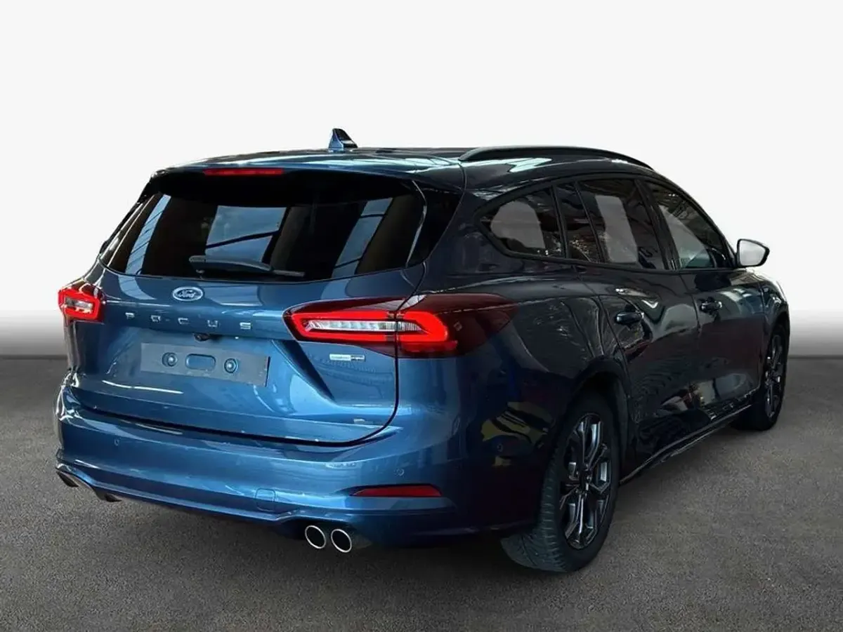 Gebraucht Ford Focus ST-Line X 125 PS (91 kW) 2023 Chrome blue metallic Kombi