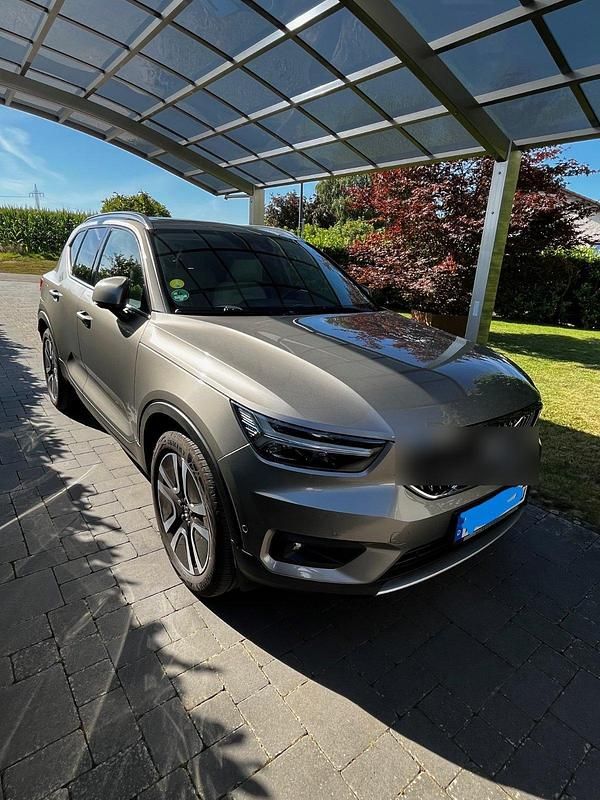 Grau Gebraucht 2020 Volvo XC40 Inscription SUV | 23.000 € (Superpreis) - Bild 1/4