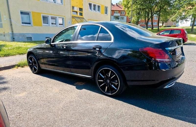 Schwarz Gebraucht 2019 Mercedes 200 Limousine | 19.000 € - Bild 1/4