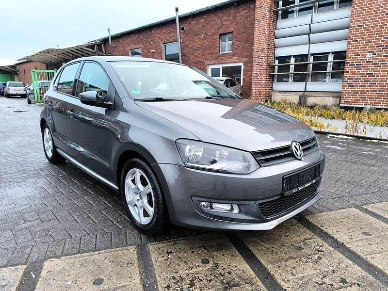Grau Gebraucht 2011 VW Polo Comfortline Limousine | 2.699 € (Superpreis) - Bild 1/4