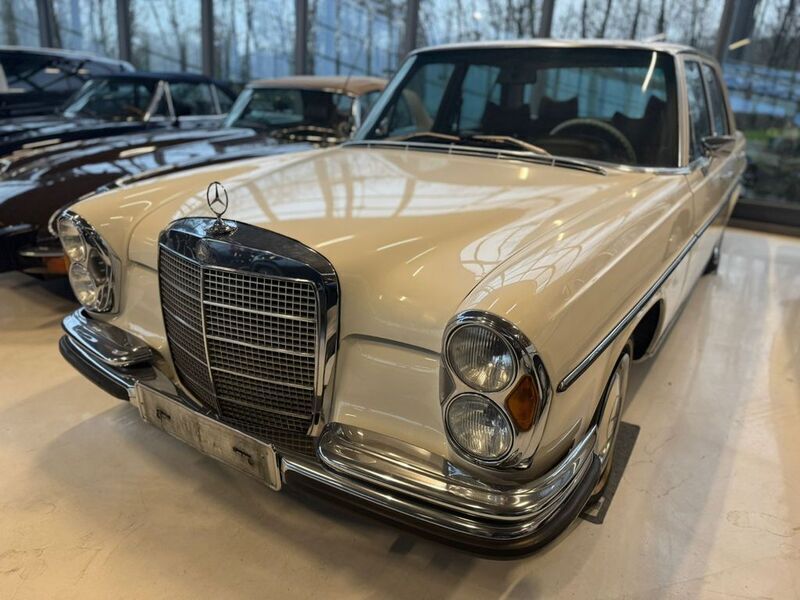 Weiß Gebraucht 1971 Mercedes 280 SE Limousine | 24.900 € - Bild 1/4