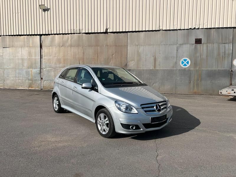 Gebraucht Mercedes B170 116 PS (85 kW) 2009 Silber Van / Kleinbus