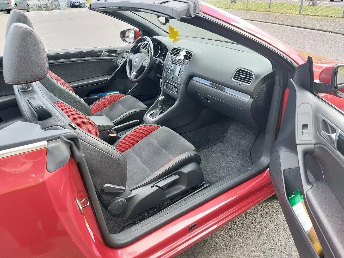 Gebraucht VW Golf Cabriolet Design 122 PS (89 kW) 2012 Rot Cabrio