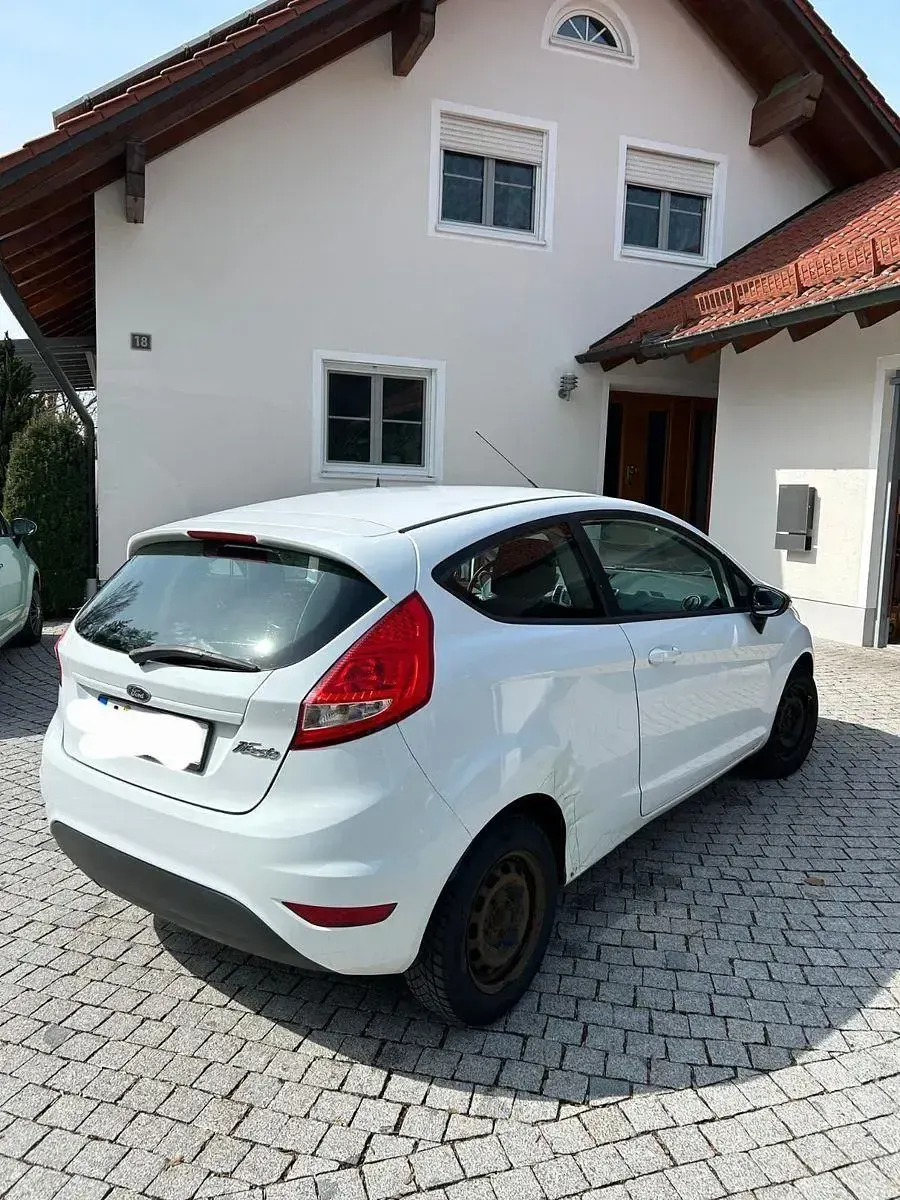 Second-hand Ford Fiesta Trend 60 CP (44 kW) 2009 Alb Berlinǎ