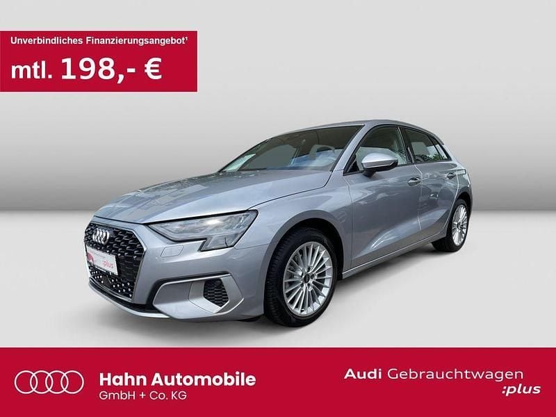 Silber Gebraucht 2024 Audi A3 Sportback Advanced Limousine | 26.799 € (Superpreis) - Bild 1/3