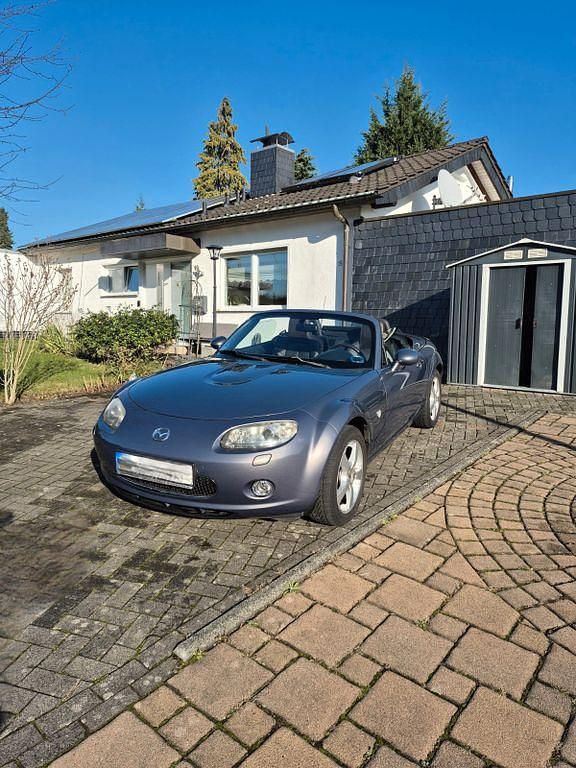Grau Gebraucht 2009 Mazda MX5 Center-Line Cabrio | 7.900 € (Fairer Preis) - Bild 1/4