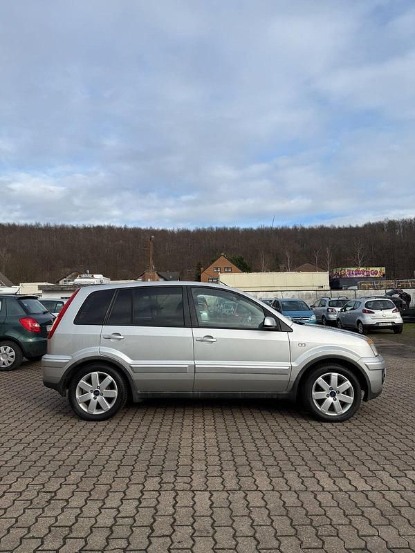 Gebraucht Ford Fusion Ambiente 90 PS (66 kW) 2005 Silber Kleinwagen