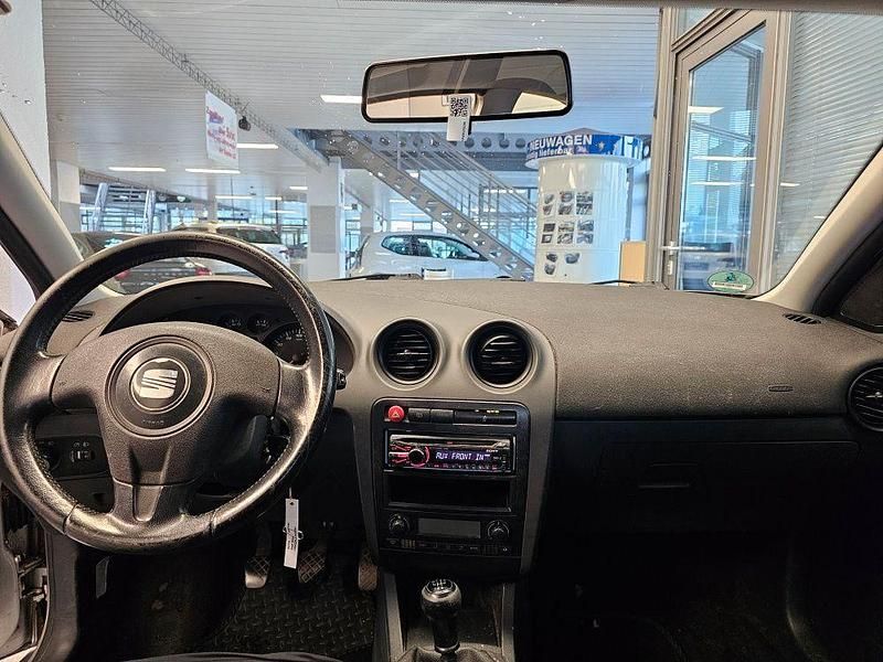 Gebraucht Seat Ibiza 101 PS (74 kW) 2004 Silbermet. (metallic) Kleinwagen