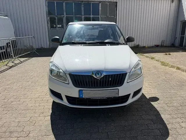 Gebraucht Skoda Fabia Active 60 PS (44 kW) 2013 Weiß Limousine