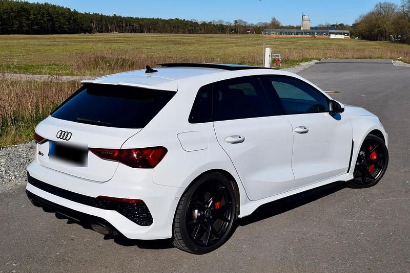 Second-hand Audi RS3 400 CP (294 kW) 2024 Alb Berlinǎ