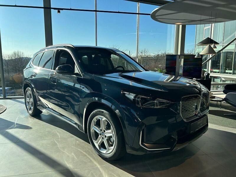 Blau Neu 2026 BMW iX1 xLine SUV | 45.899 € (Superpreis) - Bild 1/4