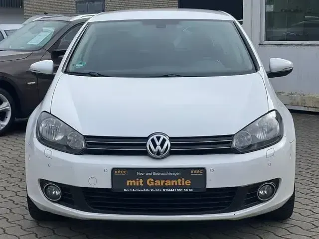 Gebraucht VW Golf VI Team 115 PS (84 kW) 2010 Weiß Kleinwagen