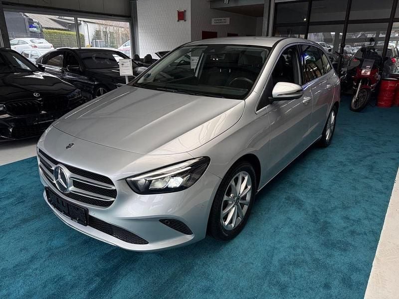 Gebraucht Mercedes B220 190 PS (139 kW) 2019 Silber Van / Kleinbus