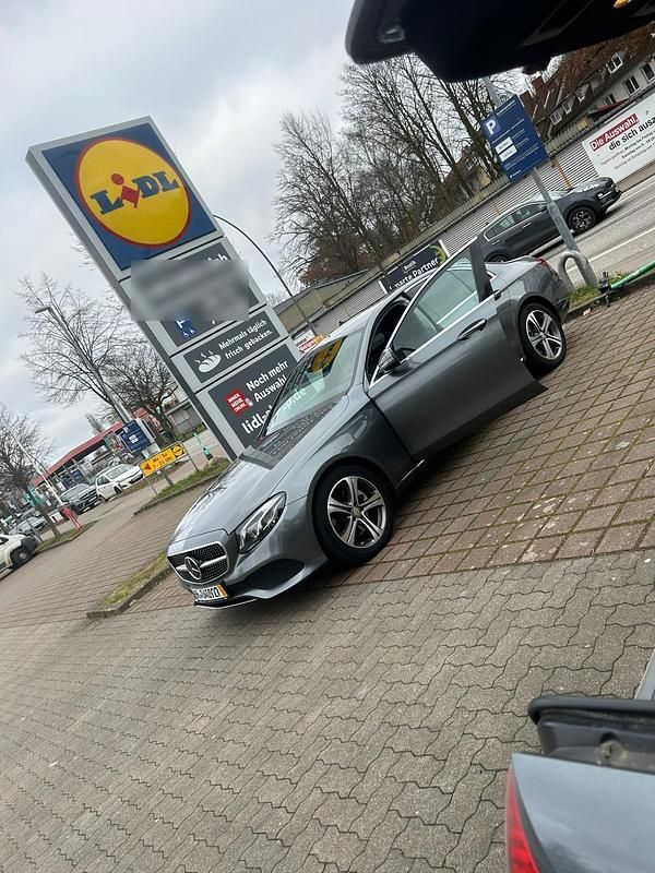 Gebraucht Mercedes E220 194 PS (142 kW) 2016 Limousine