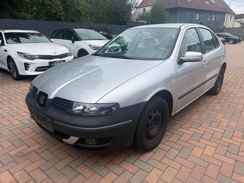 Grau Gebraucht 2000 Seat Leon Limousine | 790 € (Superpreis) - Bild 1/4