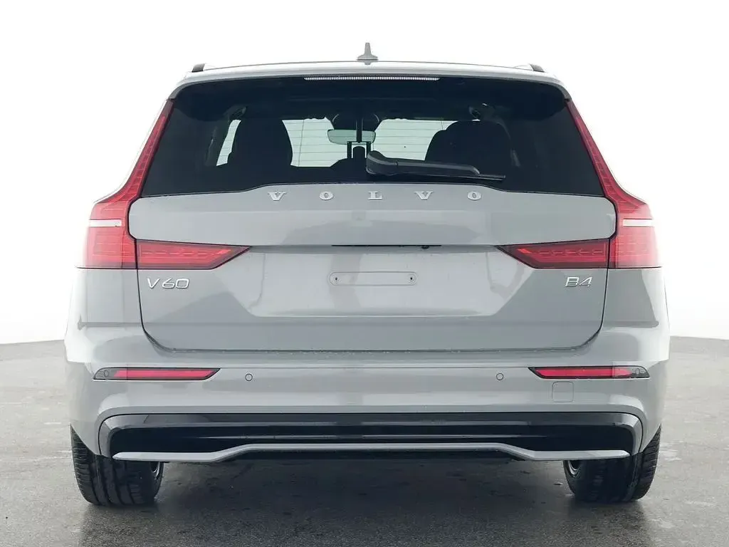 Gebraucht Volvo V60 Plus 197 PS (144 kW) 2025 Vapour grey Kombi