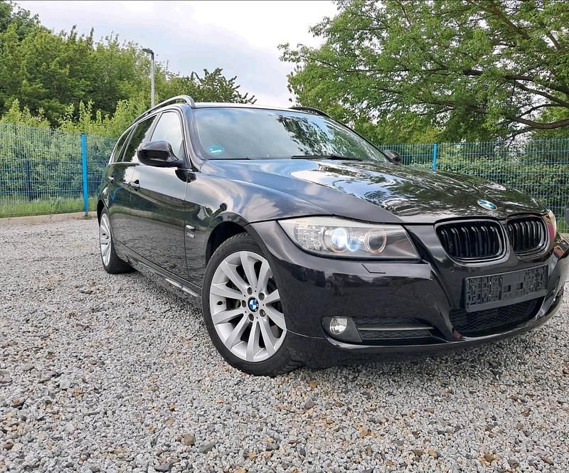 Braun Gebraucht 2009 BMW 330 Kombi | 6.600 € (Superpreis) - Bild 1/4