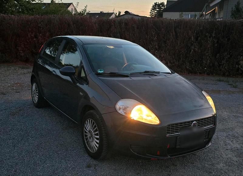 Grau Gebraucht 2008 Fiat Punto Kleinwagen | 900 € (Guter Preis) - Bild 1/4