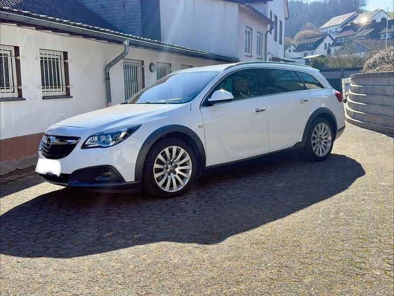 Gebraucht Opel Insignia Country Tourer OPC 250 PS (183 kW) 2017 Weiß Kombi