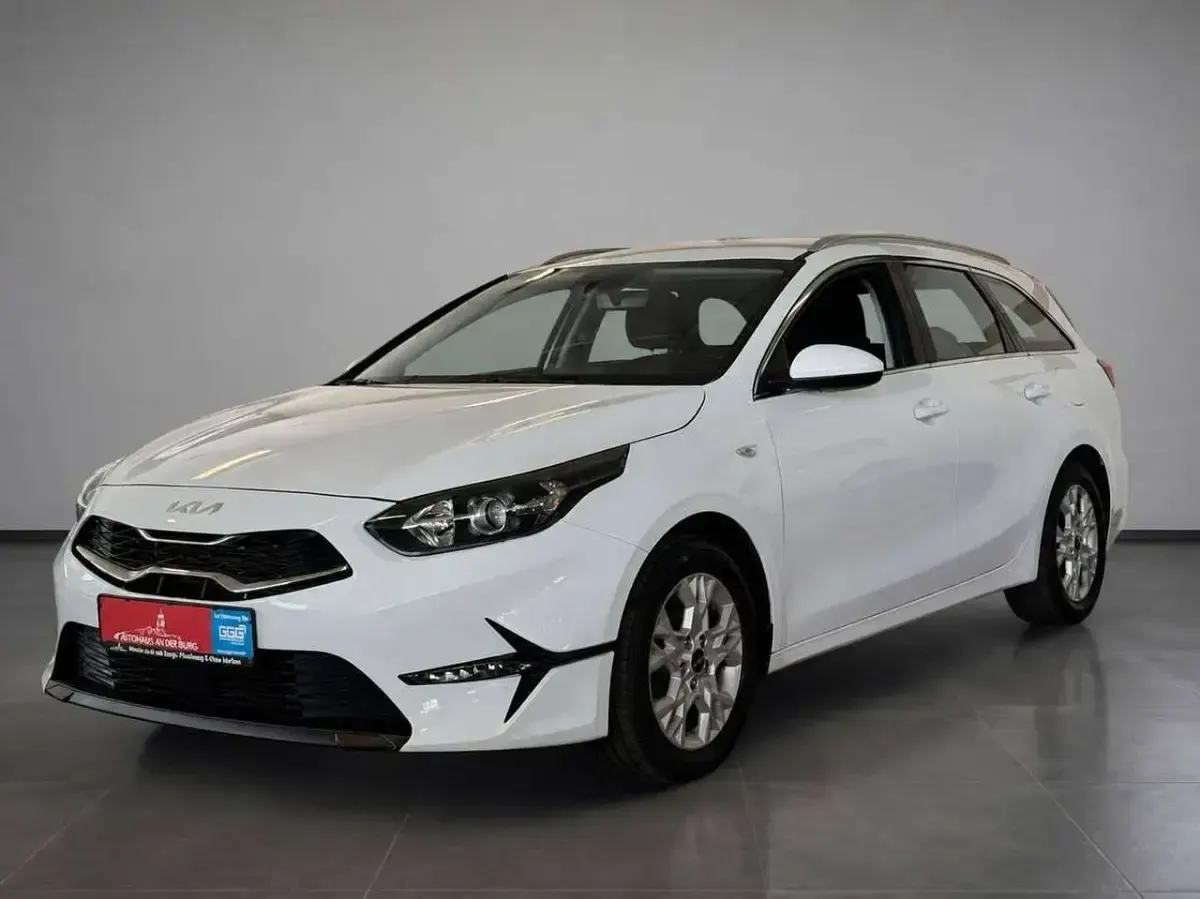 Gebraucht Kia Ceed Sportswagon Vision 136 PS (100 kW) 2023 (wd) cararraweiss Kombi