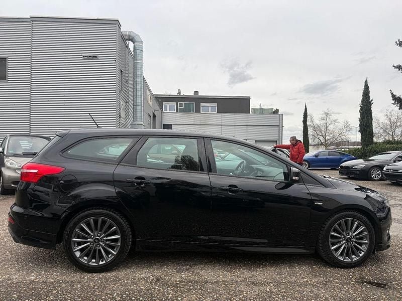 Gebraucht Ford Focus ST-Line 140 PS (102 kW) 2018 Schwarz Limousine