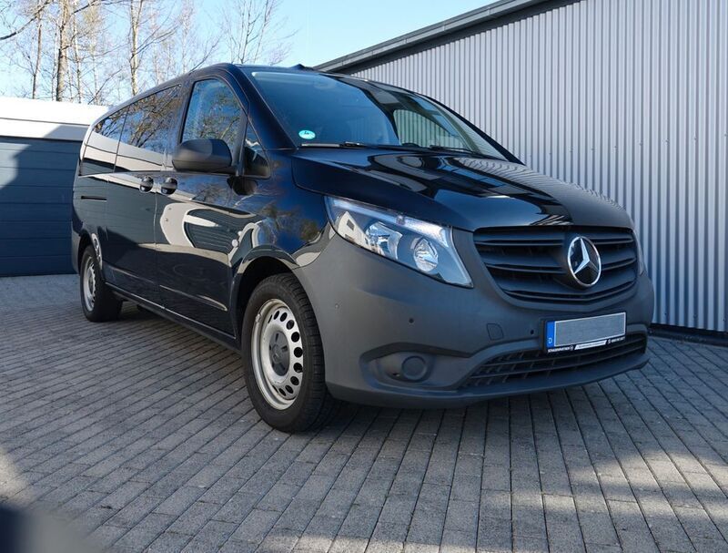 Schwarz Gebraucht 2021 Mercedes Vito Van / Kleinbus | 36.900 € (Teuer) - Bild 1/4