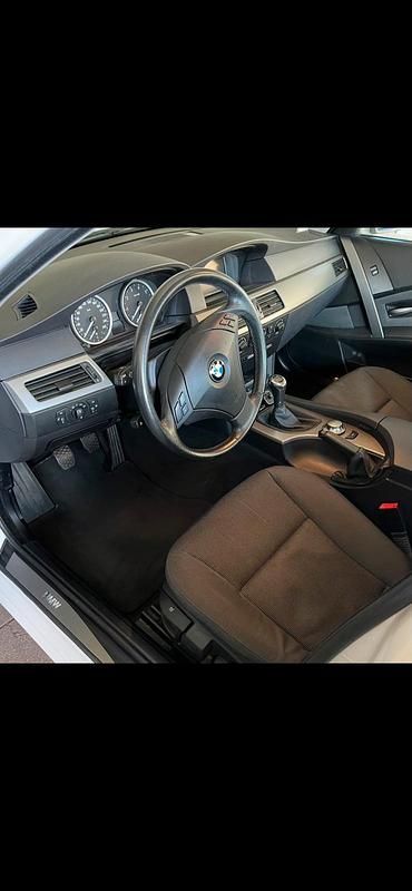 Gebraucht BMW 523 177 PS (130 kW) 2005 Weiß Limousine
