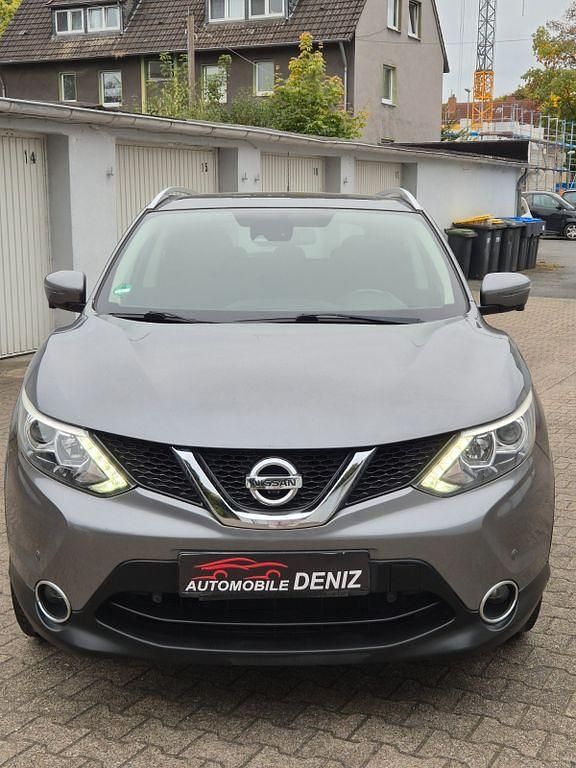 Grau Gebraucht 2016 Nissan Qashqai N-Connecta SUV | 10.699 € (Guter Preis) - Bild 1/4