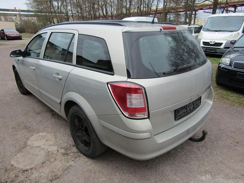 Usata Opel Astra Edition 90 CV (66 kW) 2008 Beige Berlina