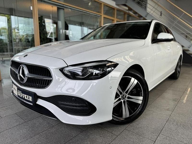 Polarweiss Gebraucht 2023 Mercedes C200 Avantgarde Limousine | 26.490 € (Superpreis) - Bild 1/4