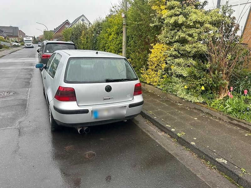 Usata VW Golf IV 105 CV (77 kW) 2002 Argento Berlina