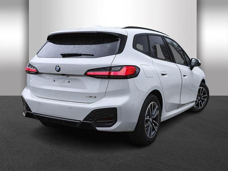 Neu BMW 218 Performance 136 PS (100 kW) 2026 Weiß Limousine