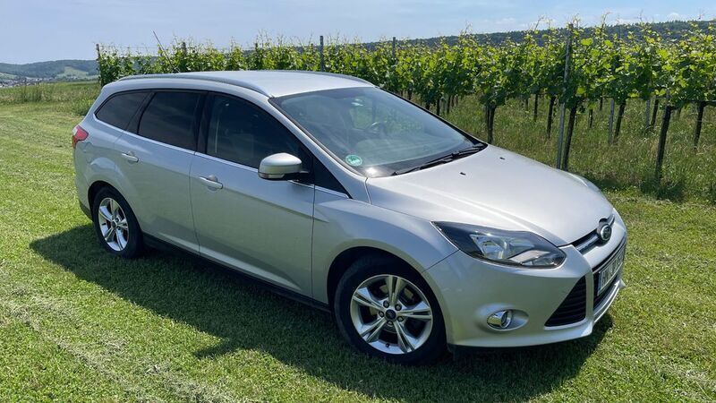 Silber Gebraucht 2012 Ford Focus Kombi | 3.999 € (Fairer Preis) - Bild 1/4