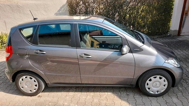 Gebraucht Mercedes A180 115 PS (84 kW) 2012 Grau Kleinwagen