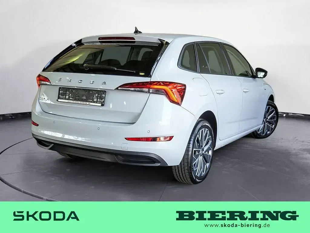 Gebraucht Skoda Scala Tour 110 PS (80 kW) 2023 Weiß Kleinwagen